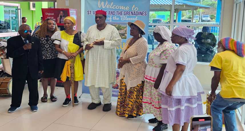 Anakwenze breaks kolanut, connects ancestors to st. Vincent and the grenadines